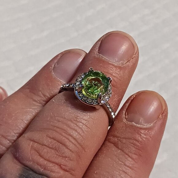 Green Peridot CZ Halo Silver Fashion Ring Size 7 NWOT - Picture 10 of 14